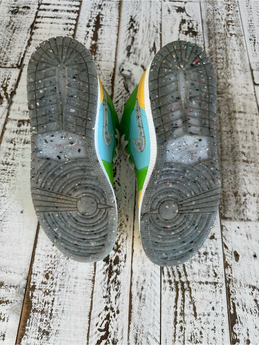 Nike Jordan 1 Mid SE (Glacier Ice, Citron Pulse, Action Green) - Youth 5